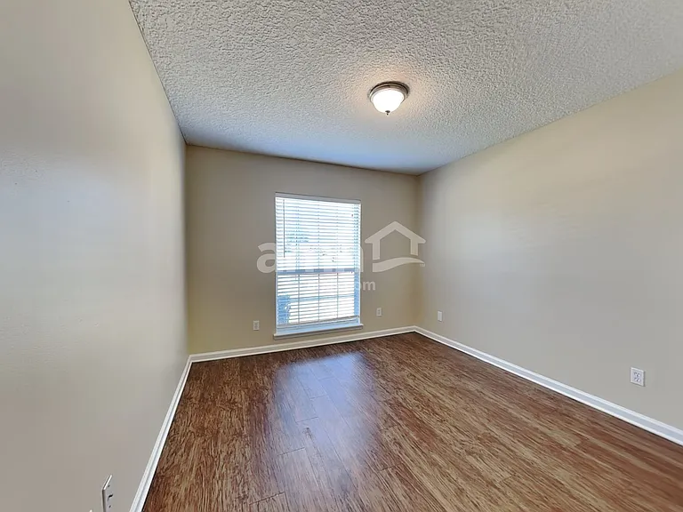 1379 Samantha Cir E — Photo 14