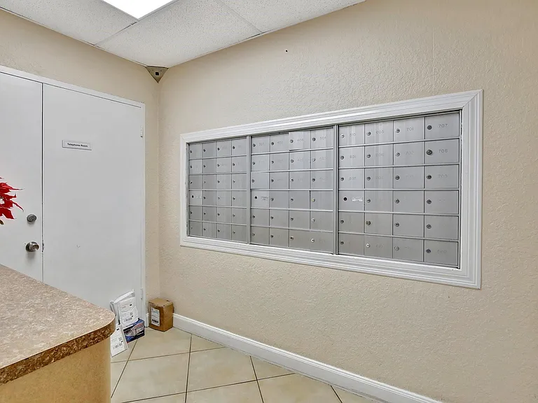 2555 NE 11th St #Penthouse 09 — Photo 28