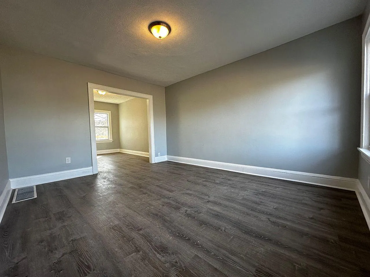 2 bed, 780 sqft, $1,100 — Photo 2