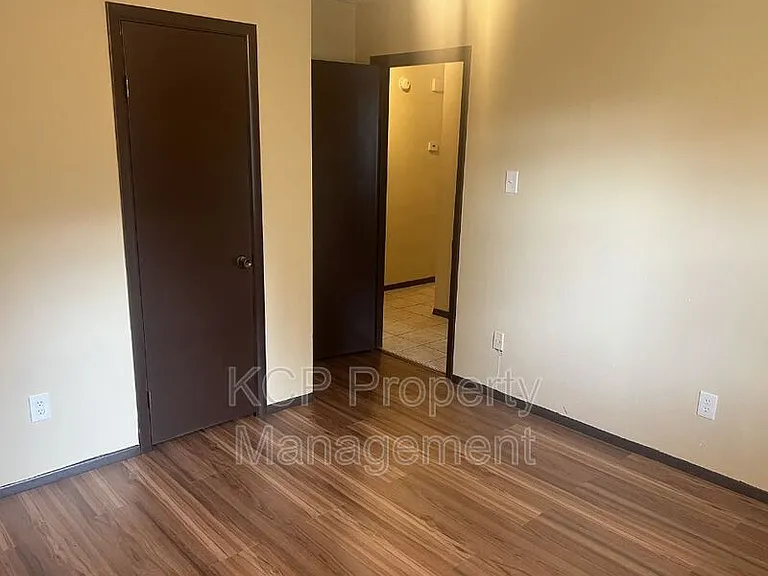 8516 S 35th Ter — Photo 12