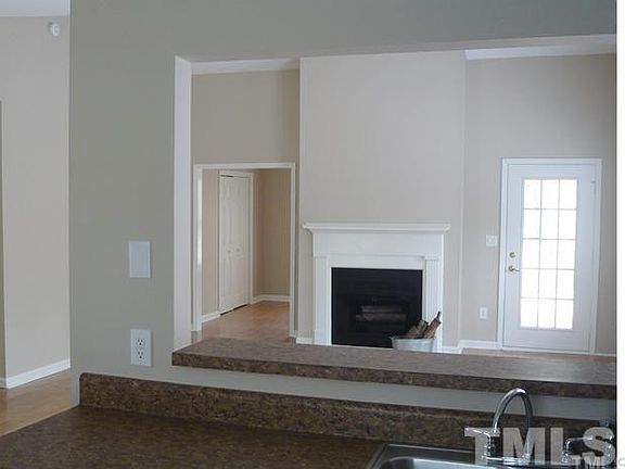 5th image of 122 Lake Hollow Cir