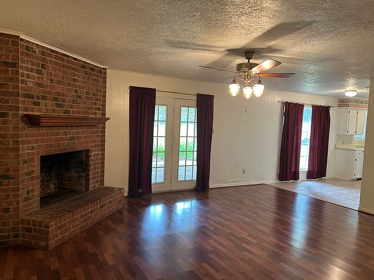3404 Live Oak Dr — Photo 4