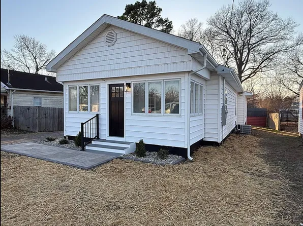 9 S Illinois Ave, Du Quoin, IL 62832