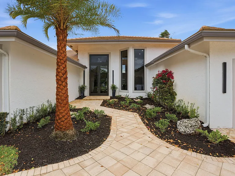 11180 Isle Brook Ct — Photo 8