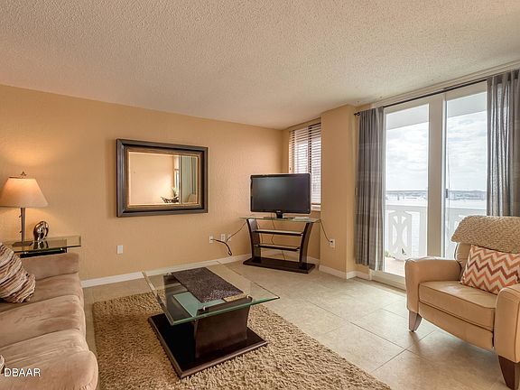 5th image of 935 N Halifax Ave APT 607