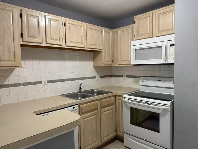 1 bed, 1.0 bath, 558 sqft, $1,850 — Photo 2