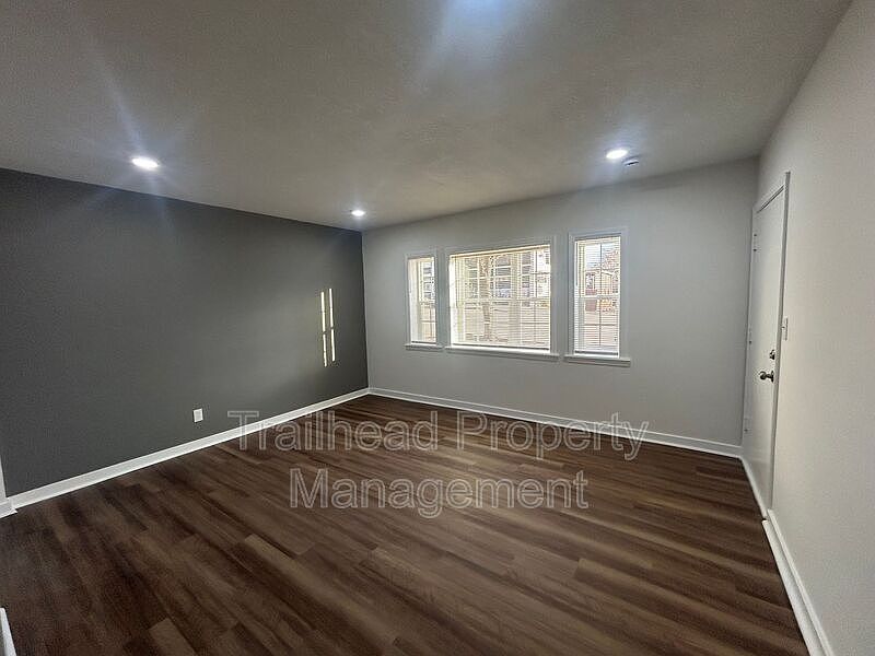 1st image of 316 E Gregory Blvd #1E