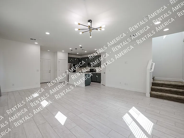 1656 S 83rd Way — Photo 4