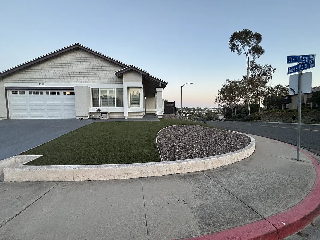3 bed, 2.0 bath, 1669 sqft, $4,300 — Photo 3