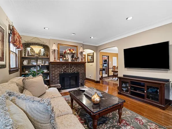 32-30 167th Street image 1 of 34