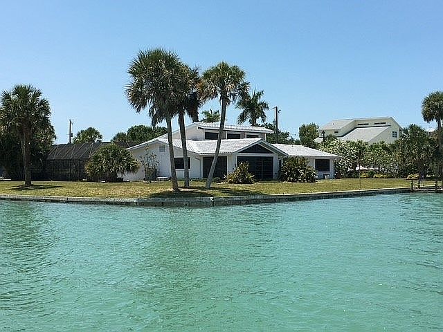1st image of 205 Mockingbird Ln