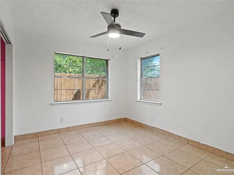 1014 E Peter St — Photo 8