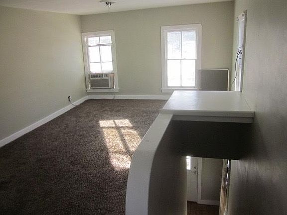 5th image of 415 E Walnut St