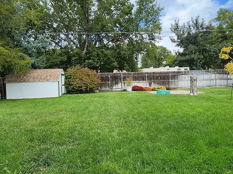 805 W 3rd St — Photo 15