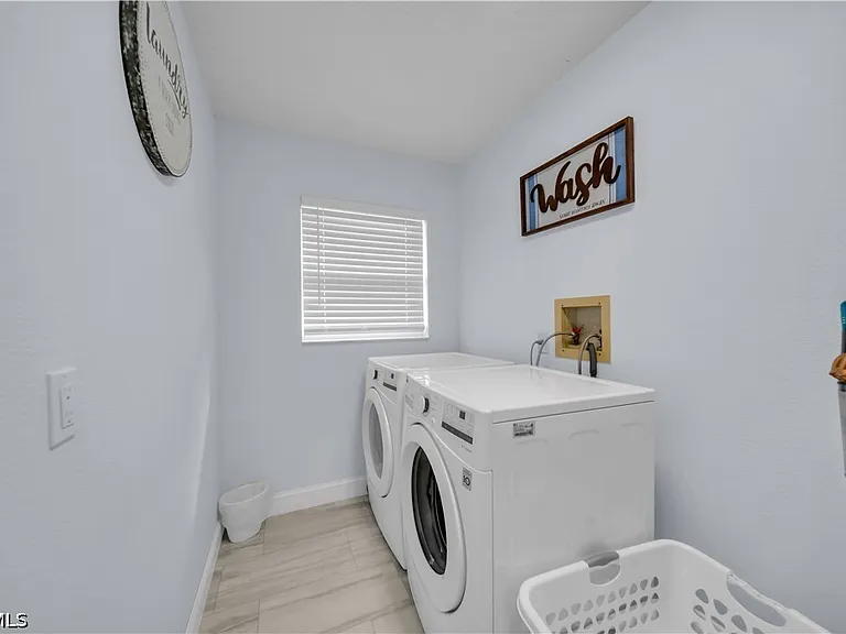 299 Rotonda Cir — Photo 14