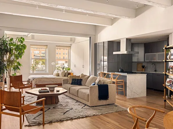 321 W 13th St APT 6A, New York, NY 10014