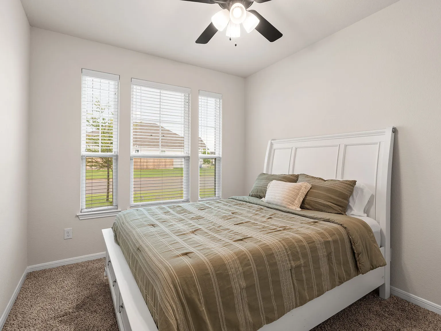 4 bed, 1700 sqft, $2,700 — Photo 4