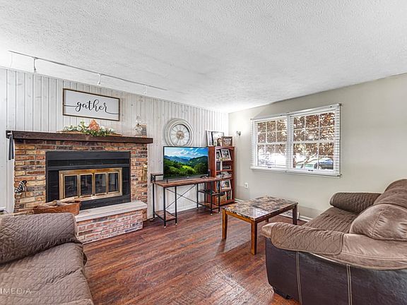 5th image of 303 Farmwood Ln