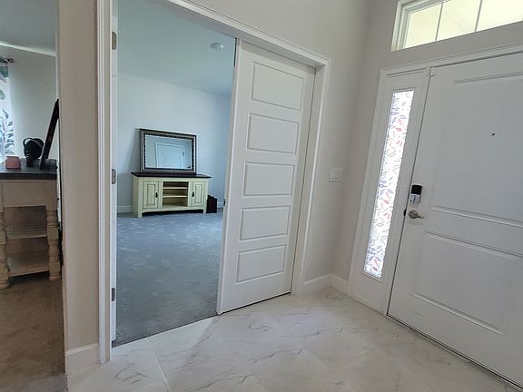 3rd image of 1843 Middlebury Dr SE