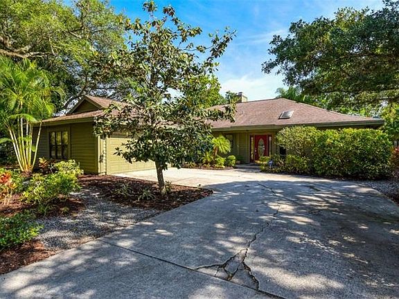 2nd image of 4117 Woodview Dr