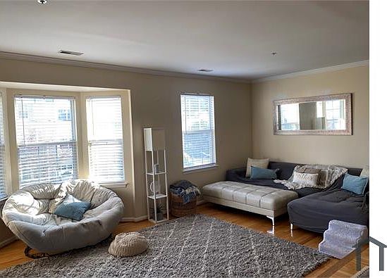 4th image of 112 Pinecove Ct