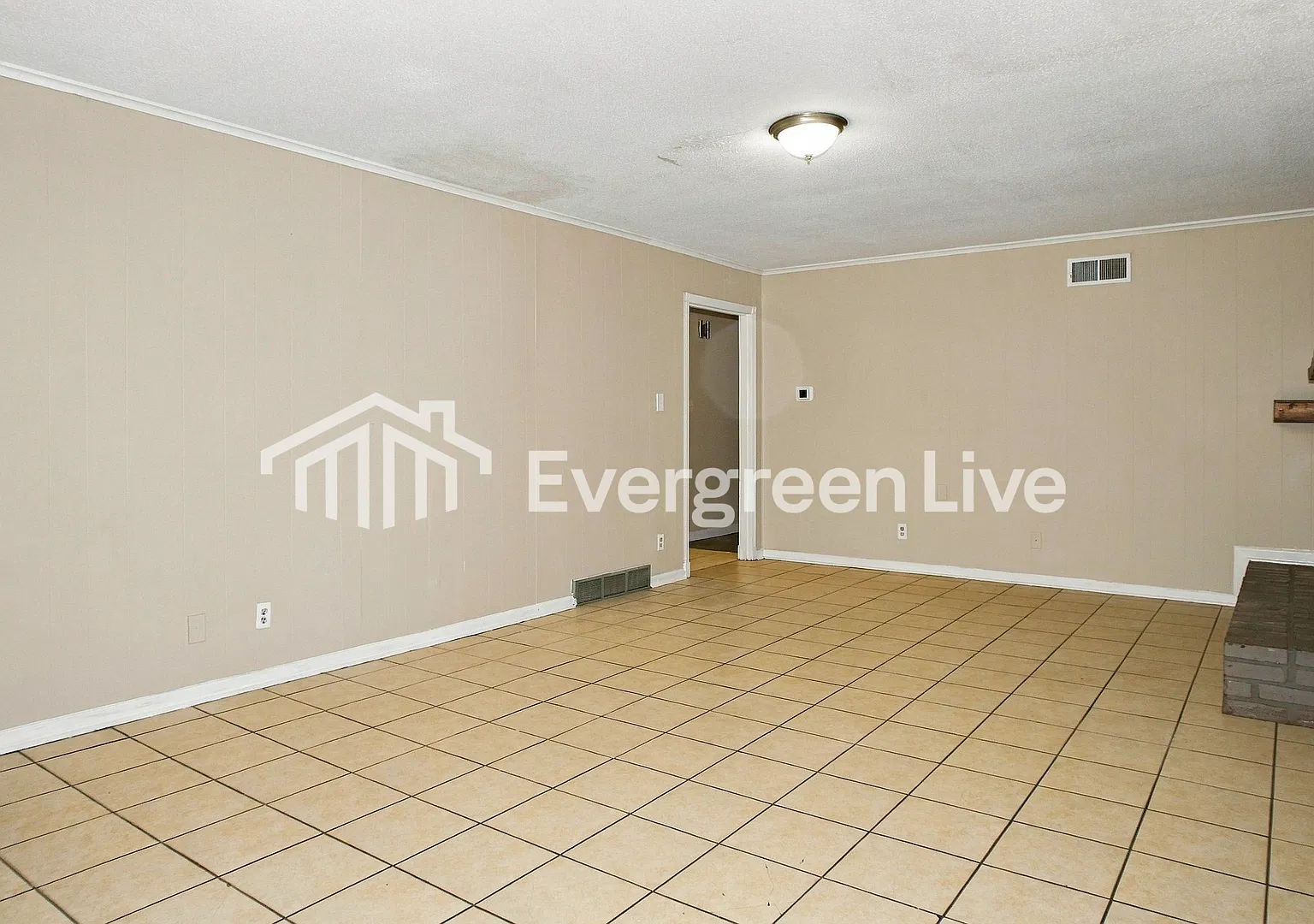 4 bed, 2.0 bath, 3025 sqft, $1,445 — Photo 2