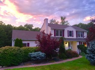 44 Hummingbird Ln, Cranston, RI 02921