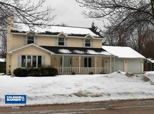2126 Woodcrest Dr, Green Bay, WI 54304