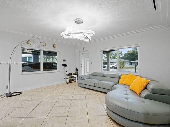 4th image of 1221 NW 7th Ave
