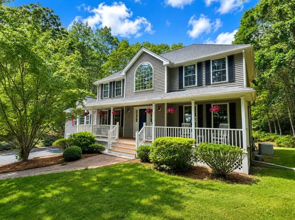 20 Emerald St, Tyngsboro, MA 01879