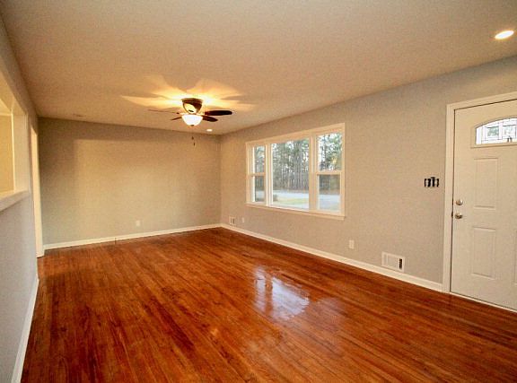 3rd image of 126 Bandy Dr
