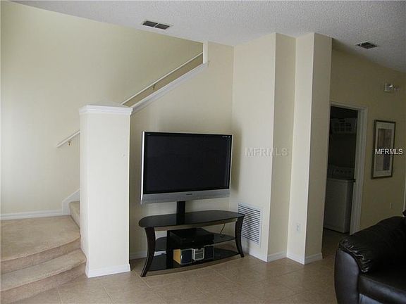 3rd image of 944 Park Terrace Cir