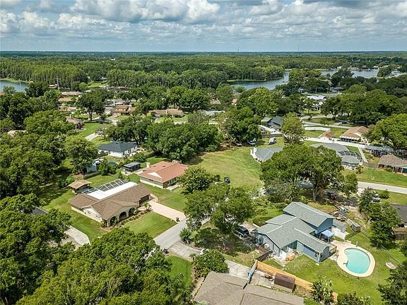 4th image of 22412 Southshore Dr