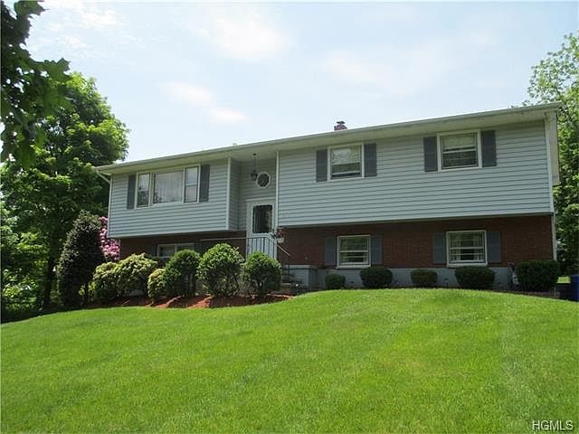 1st image of 11 Oakcrest Dr