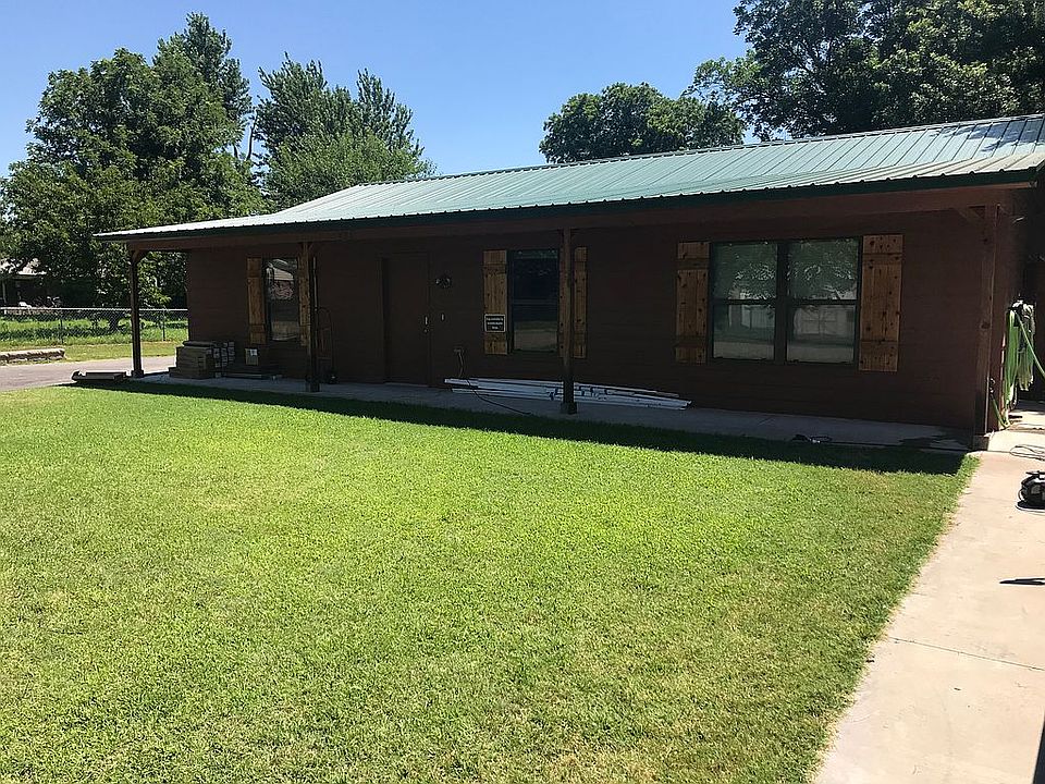 2nd image of 426 Eaton Dr