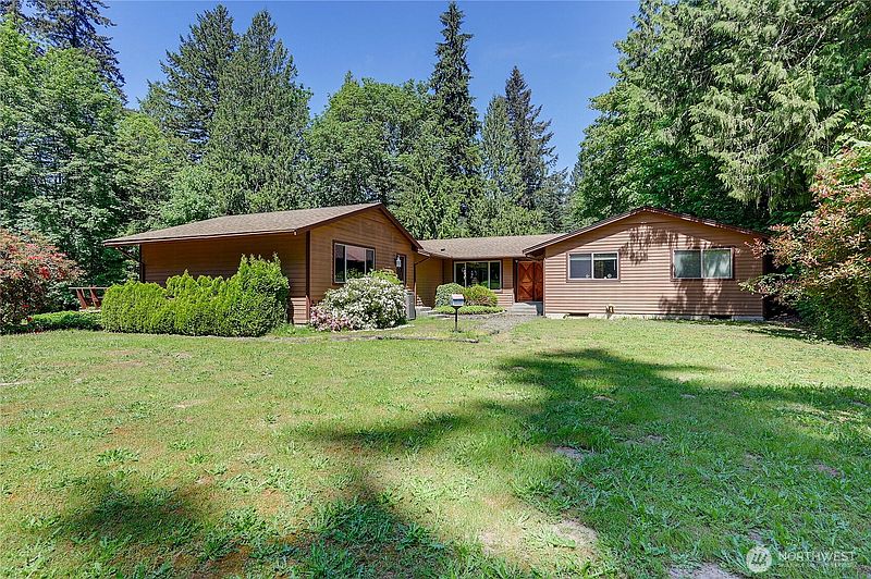 3rd image of 568 SE Oak Road