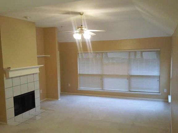 2nd image of 1316 Carver Ln