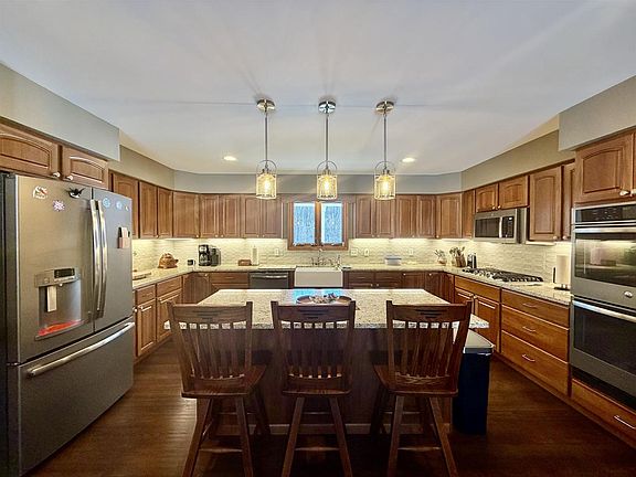 3rd image of E11220 Birnam Woods Road