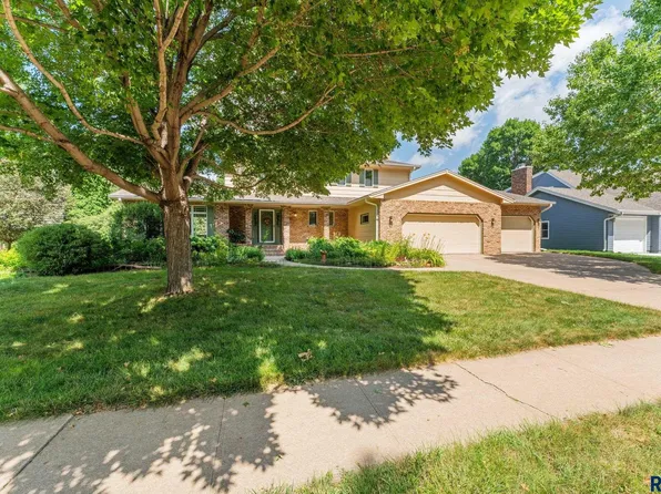 600 E Sunnybrook Dr, Sioux Falls, SD 57105