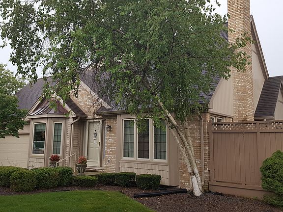 4th image of 54385 Cambridge Dr