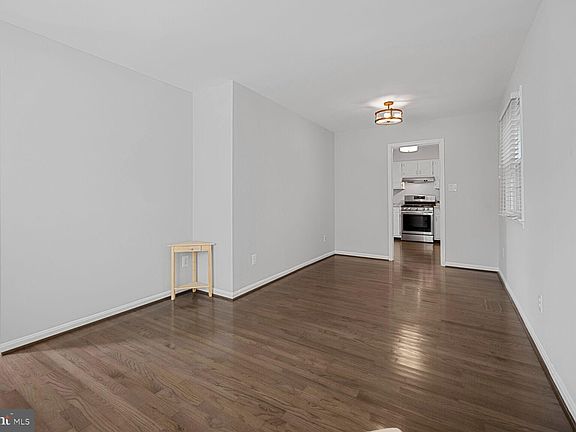5th image of 2100 Leslie Ave