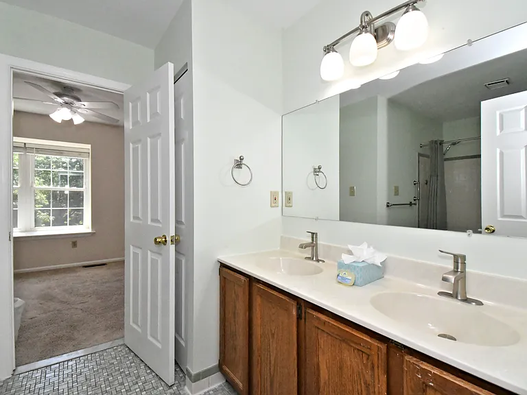 2489 Hillendale Dr — Photo 35
