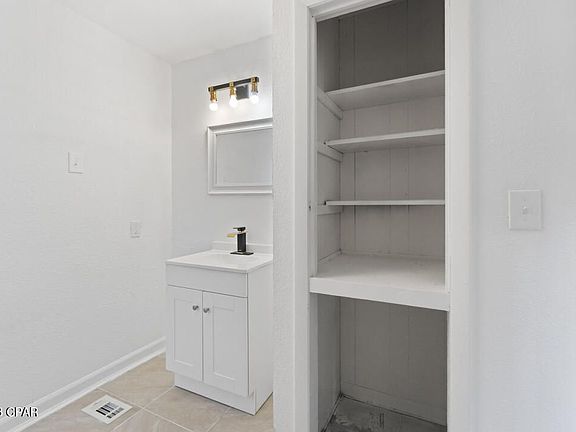 5th image of 20699 SE Sherry Ave