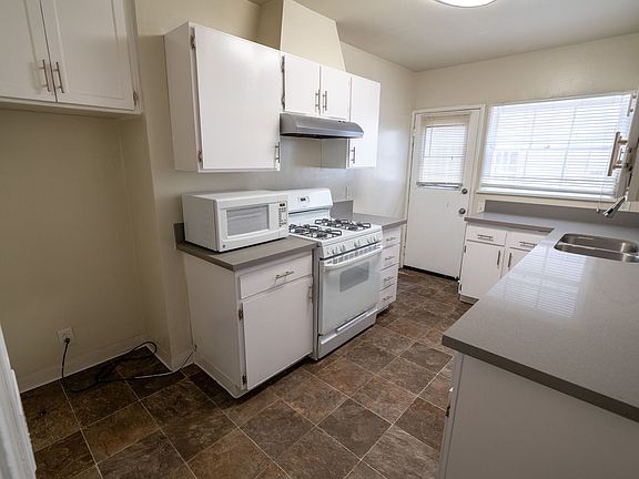 5th image of 457-459 Kelton Ave #50750ae38