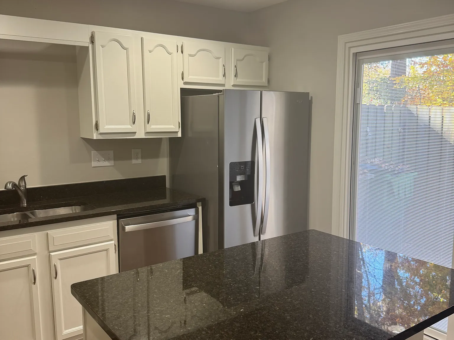 3 bed, 2.5 bath, 1300 sqft, $1,750 — Photo 2