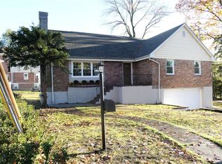 30 Roxbury Dr, Yonkers, NY 10710