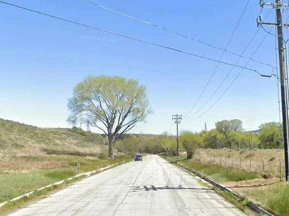 Kiptree Dr, Lake Hughes, CA 93532