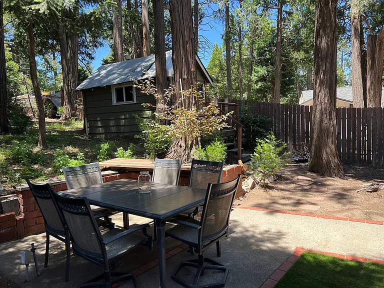 689 Knoll Dr — Photo 17