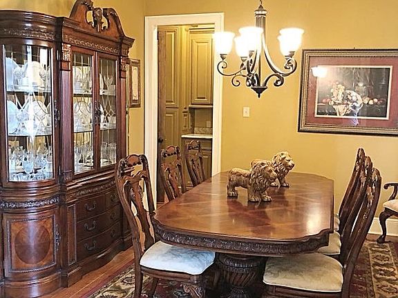 5th image of 107 Versailles Blvd