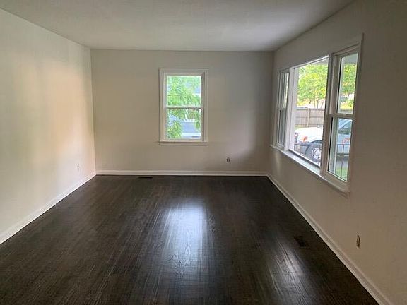 4th image of 212 Gracie Ave